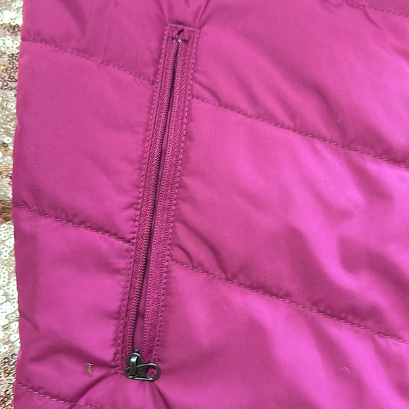 The North Face - lightweight puffer jacket, practically new! - Picture 6 of 7